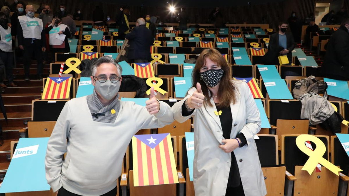 Acto central en Lleida  -  En el acto de JxCat, además de Tremosa, Borràs (en la imagen) y Puigdemont, participó el secretario general de JxCat, Jordi Sànchez, que dijo que el adversario “es la abstención” y se marchó antes del final para ...