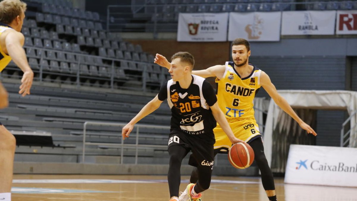 Miguel, con Vecvagars, en un partido de la pasada campaña.