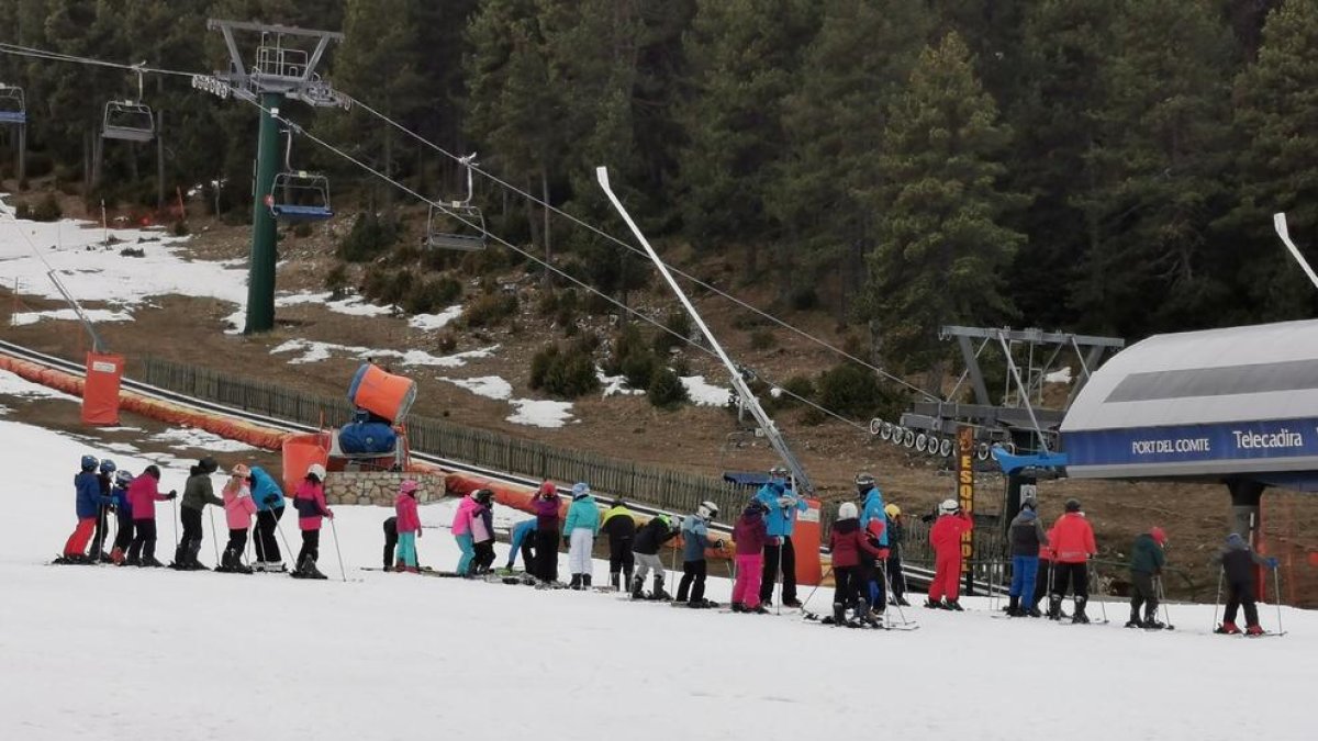 Niños del colegio Pau Claris de La Seu en Masella.