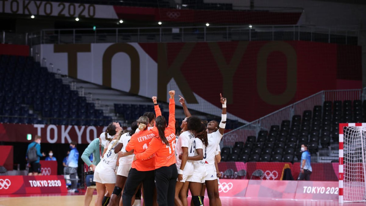 Las jugadoras de Francia celebran su victoria en la final.