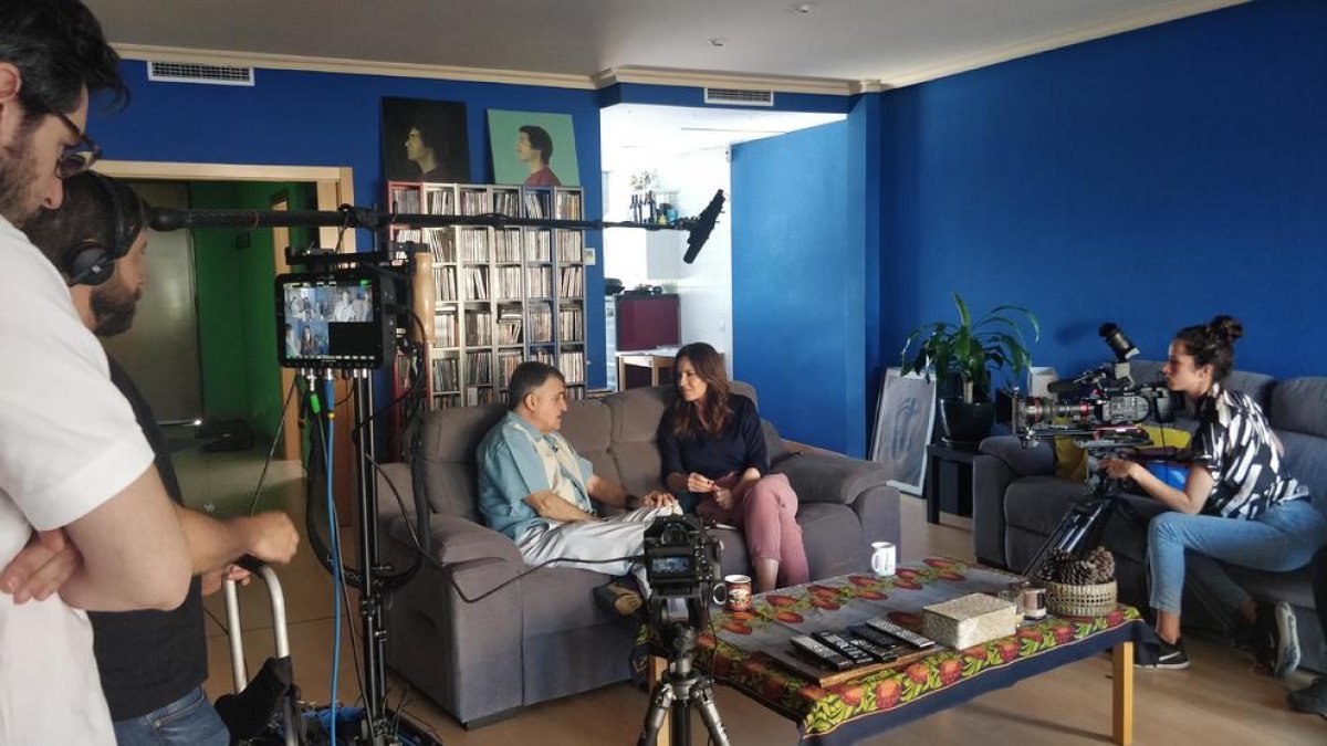 Mamen Mendizábal conversa con el director de ‘El Intermedio’.