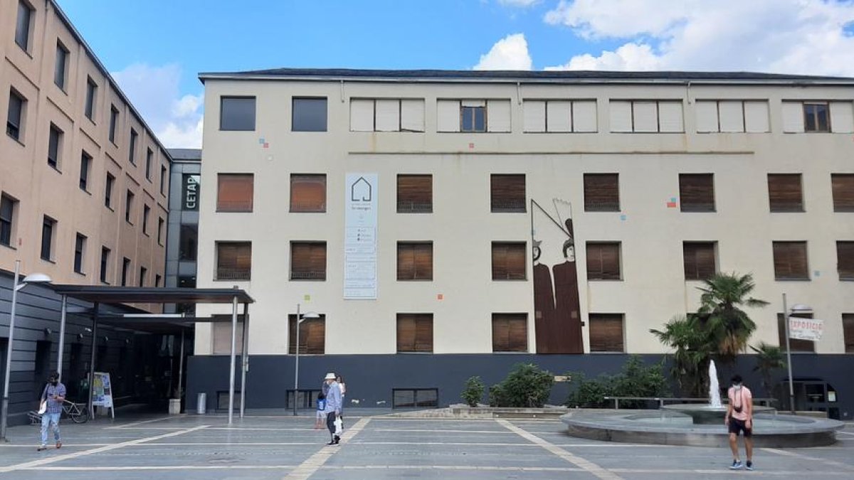 La escuela está ubicada en el centro cultural Les Monges.