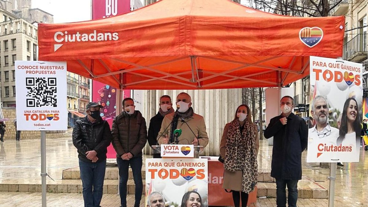 Carlos Carrizosa ahir a la plaça Sant Joan de Lleida.