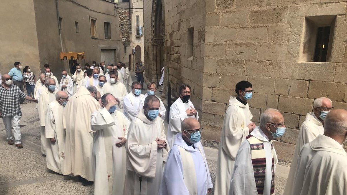 Casi medio centenar de sacerdotes del obispado de Solsona, ayer en Verdú. 