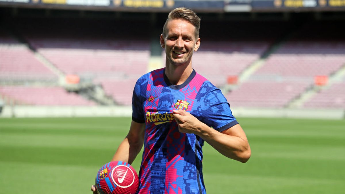 Luuk de Jong ayer en el Camp Nou vestido con la equipació del Barça. Imagen de archivo