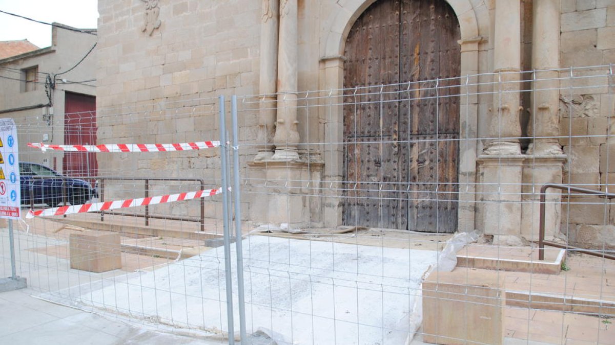 Rampa para iniciar la reforma de la iglesia de El Palau d'Anglesola