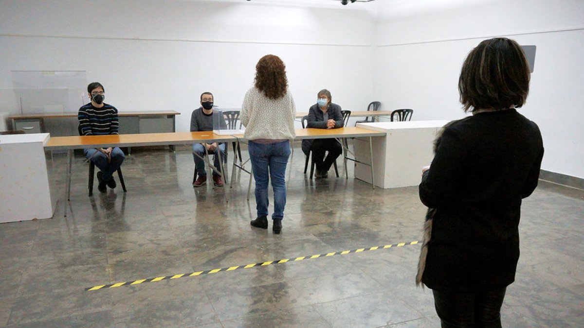 El simulacre de votació organitzat ahir a Balaguer.