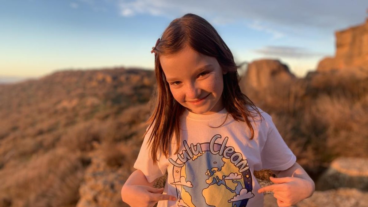 Lucía Pàmpols, de vuit anys, anima a través d'Instagram a mantenir net el medi ambient.