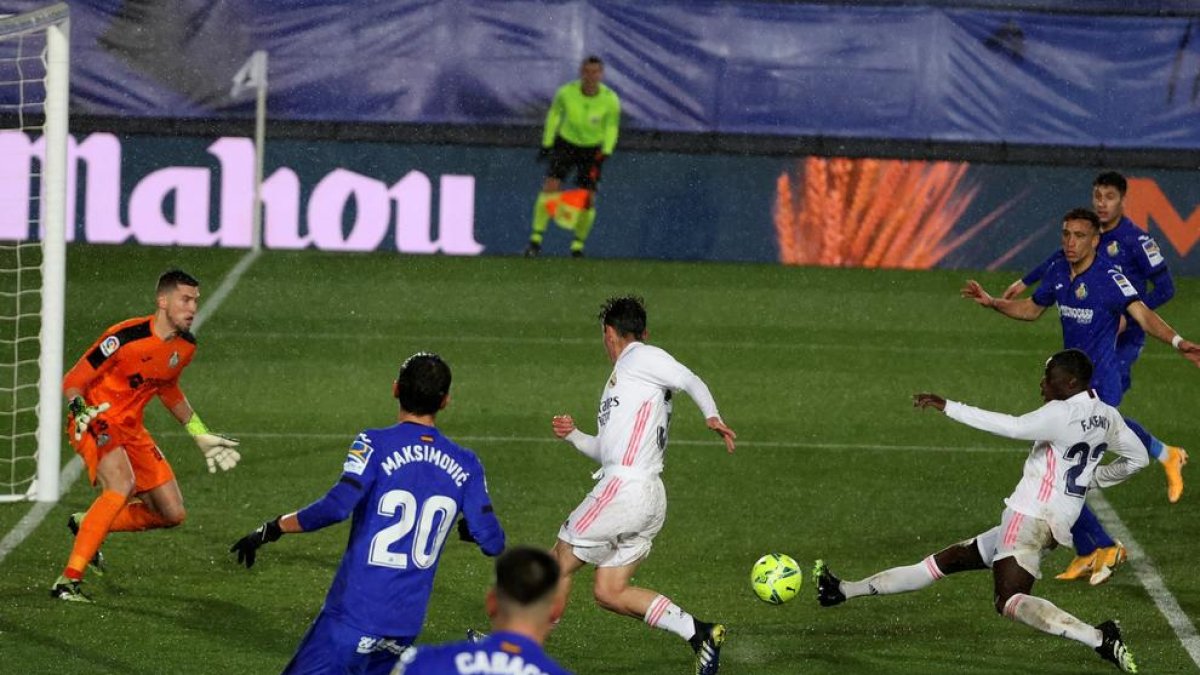 Mendy va marcar el segon gol del Reial Madrid amb aquesta rematada.