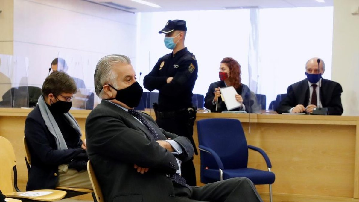 Luiz Bárcenas, dilluns assegut al banc dels acusats de nou.