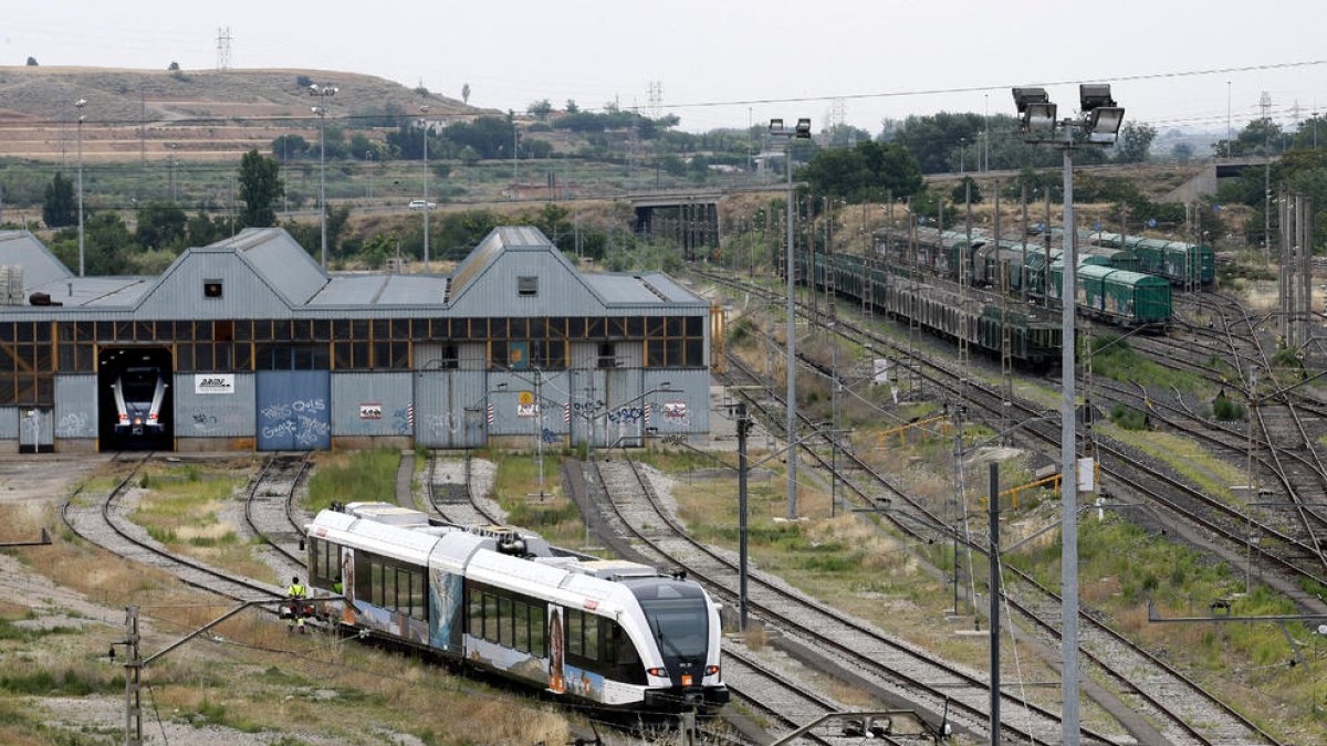 Imatge d’arxiu d’un tren de FGC al Pla de Vilanoveta de Lleida.