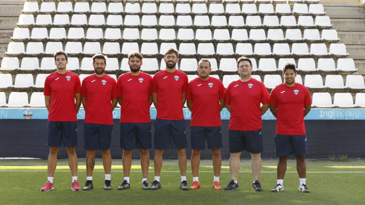 Joel Donés (primero por la izquierda), a su lado Jordi Gómez y Molo son los tres técnicos afectados.