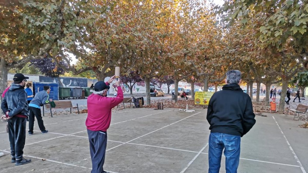 Algunos de los participantes en la exhibición de bolos.