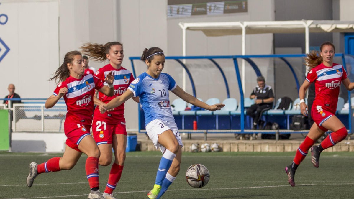 Alexandra Taberner porta la pilota en el partit del passat 31 d’octubre contra l’Espanyol.