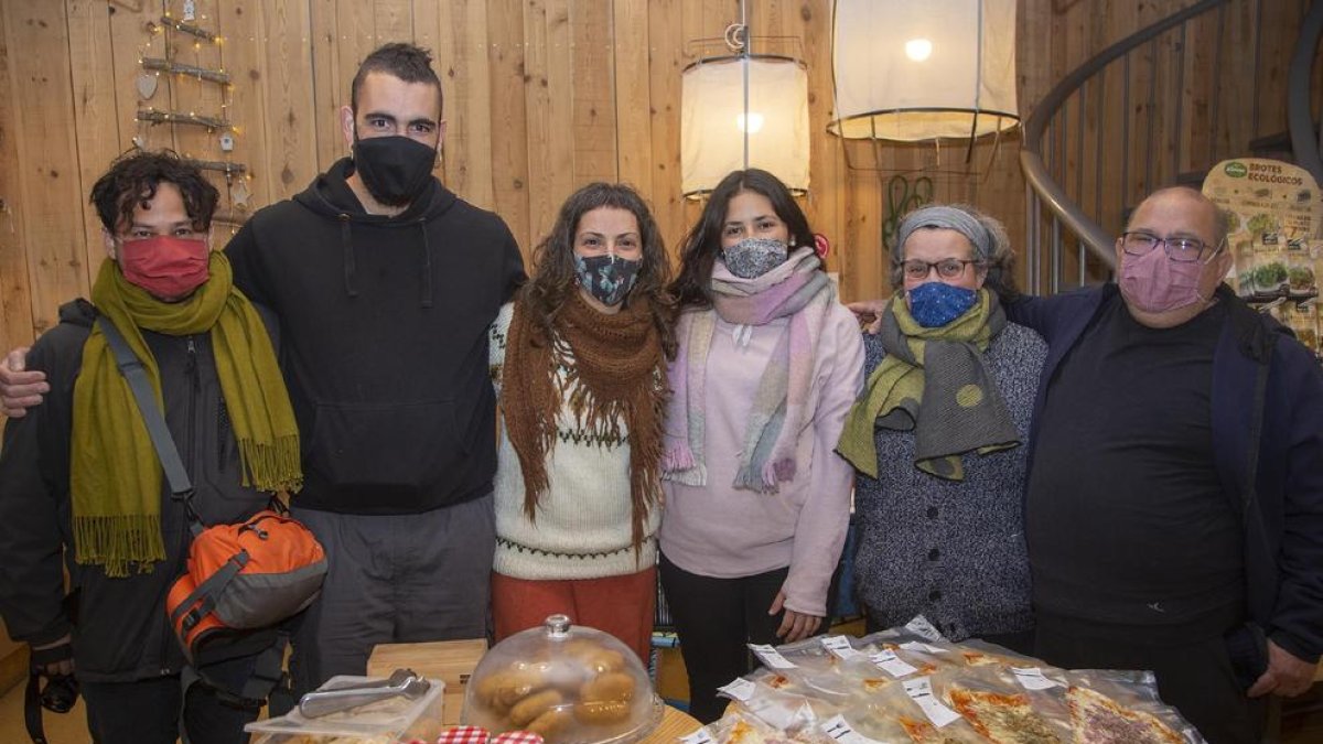 El Rocallaura Cafè y el bar Centro de Maldà ofrecieron ayer sus productos en el Fem Cadena de Tàrrega.