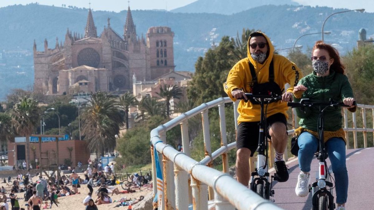 Baleares ofrecerá un seguro COVID de repatriación gratuita para turistas