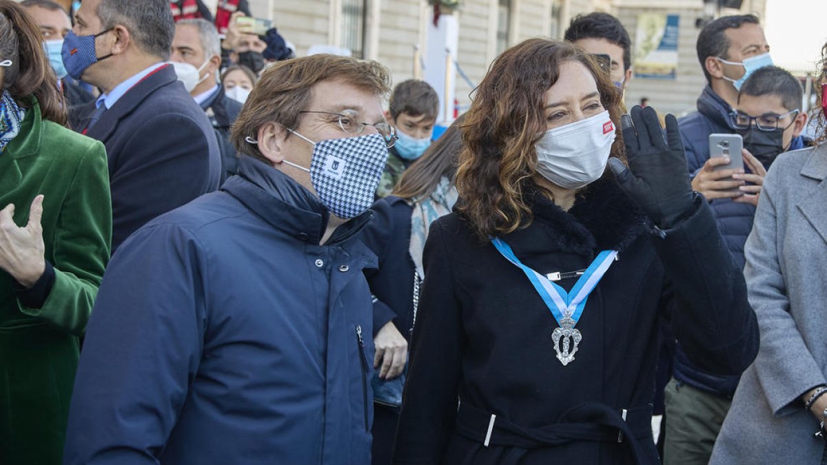 José Luis Martínez Almeida e Isabel Díaz Ayuso, ayer en la fiesta de la Virgen de la Almudena.