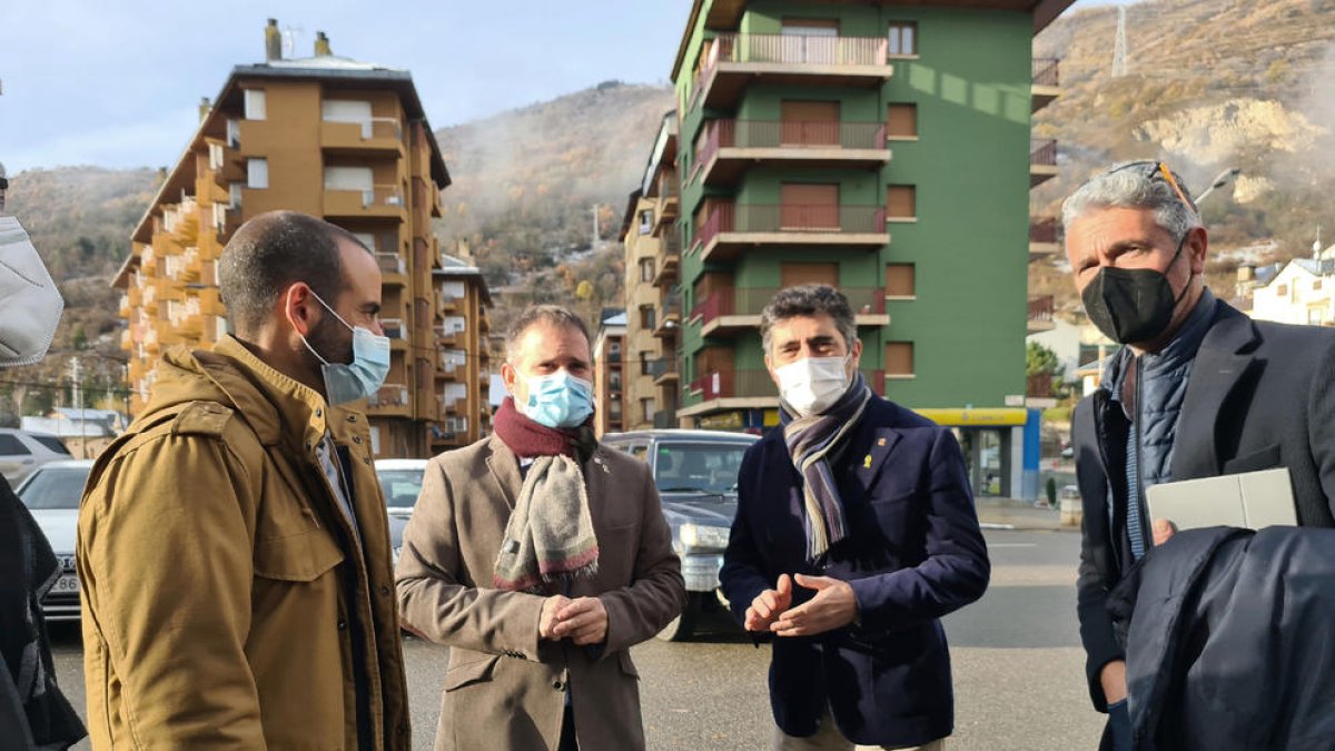 Puigneró durante su visita ayer al Sobirà. 