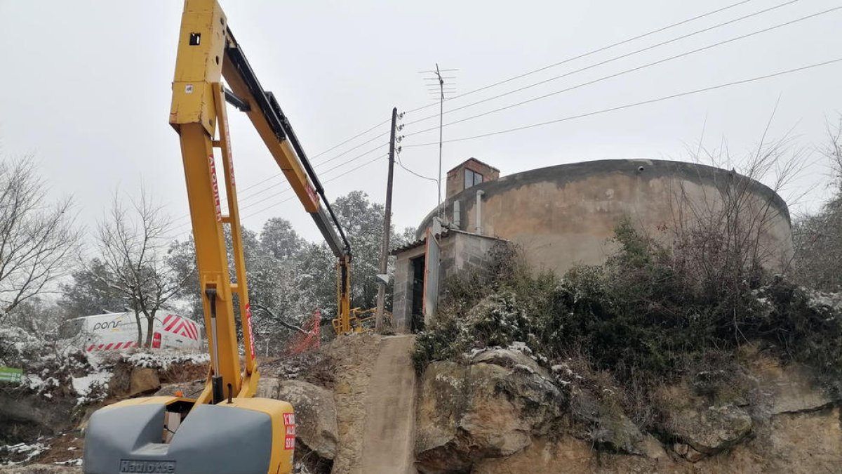 Biosca repara las fugas del depósito municipal de agua