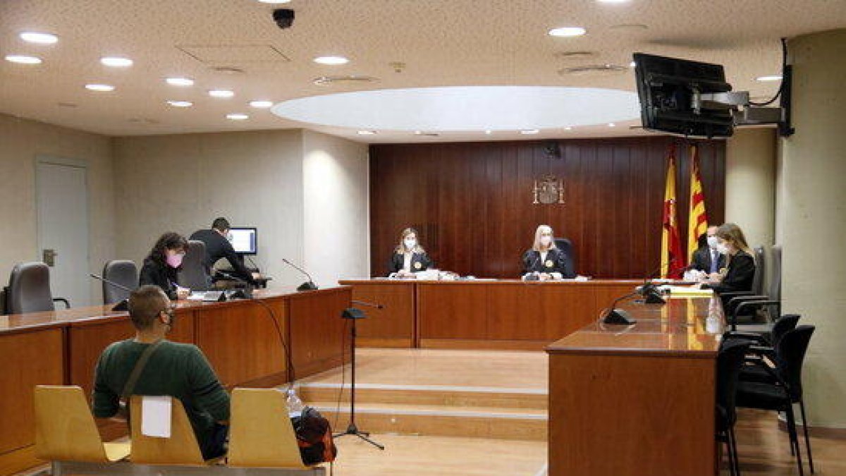 Segunda jornada de juicio al acusado de maltratar a la pareja en Tremp.