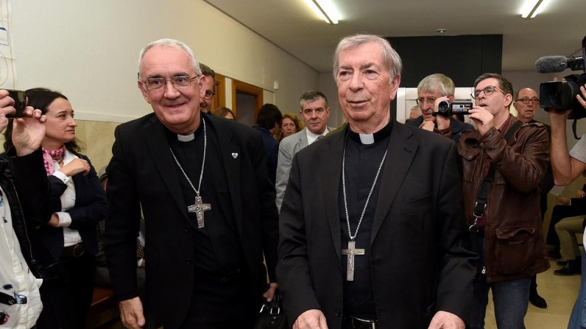 Els bisbes de Barbastre i Lleida, al judici a Barbastre el 2019.