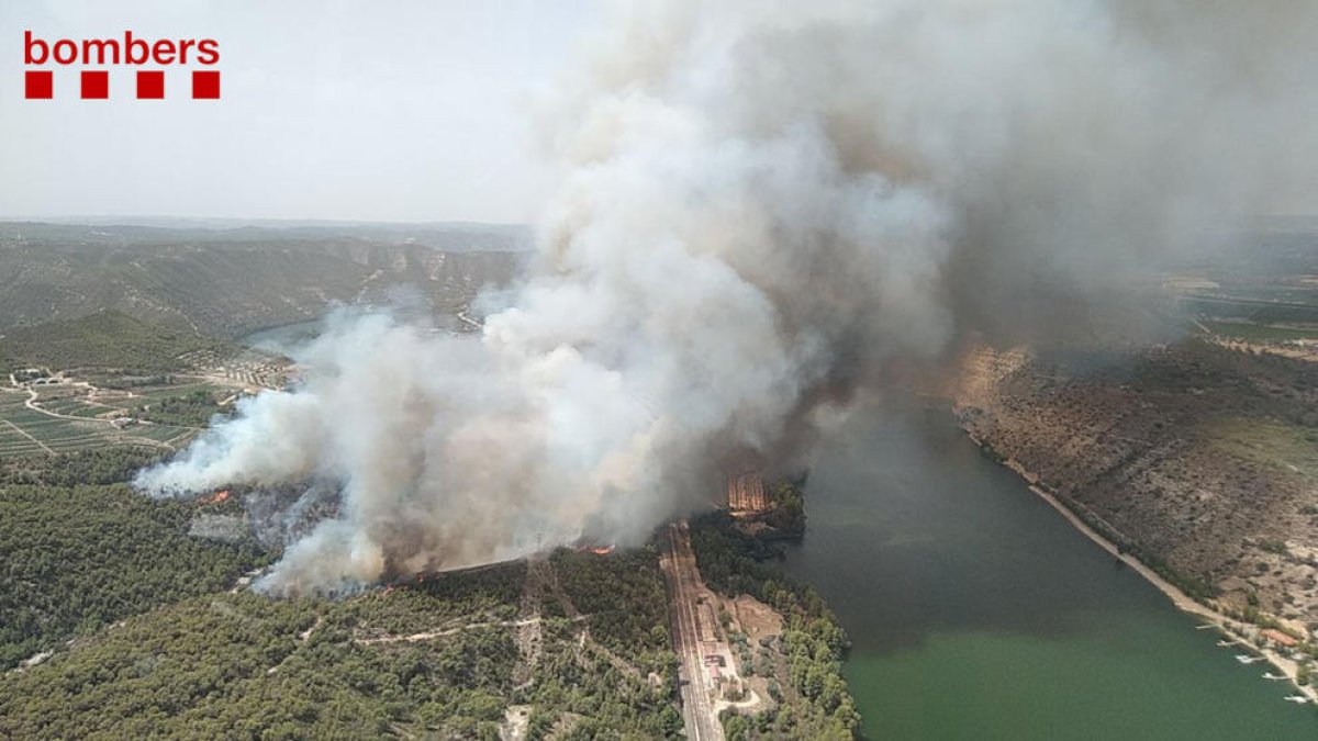 L'incendi de la Pobla de Massaluca afecta l'espai protegit de Riba-Roja