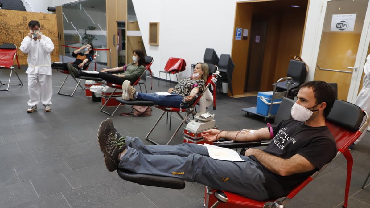 Imagen de archivo de una campaña de donación de sangre en la Llotja de Lleida. 