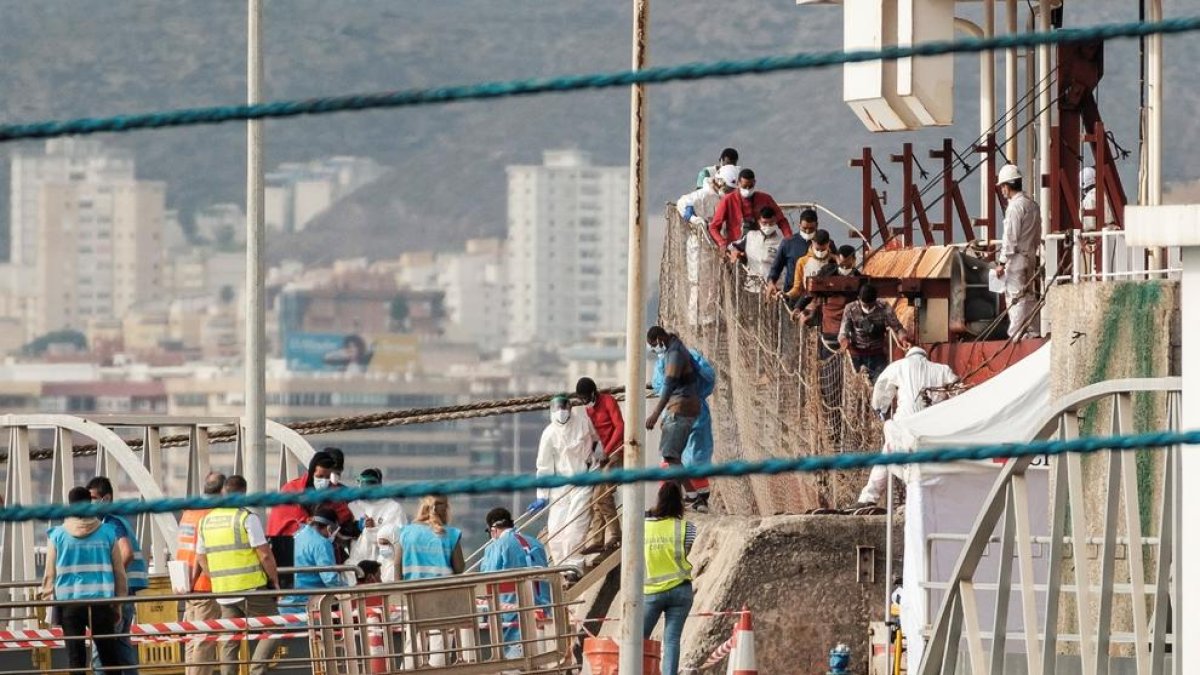 Trece muertos en una patera que pasó dos semanas perdida en el mar 