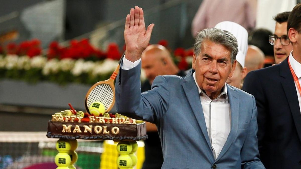 Manolo Santana, durante uno de los homenajes que recibió por su gran historial tenístico.