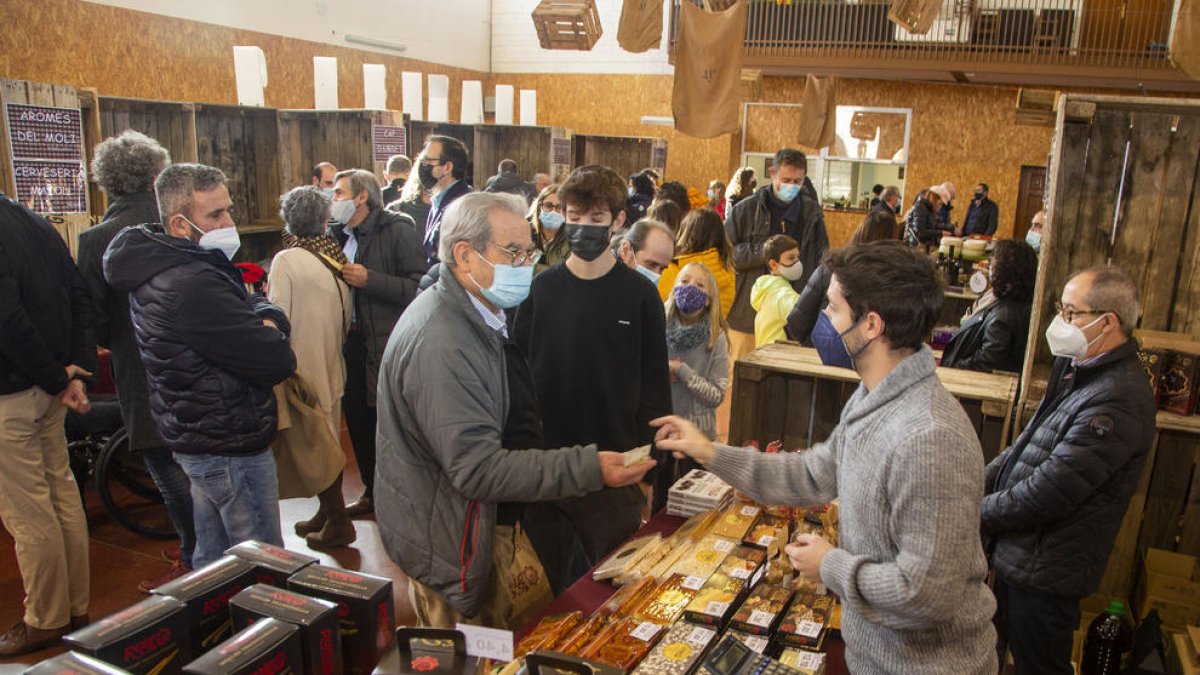 El publico llenó ayer el recinto ferial de Preixana donde se expusieron productos de proximidad.