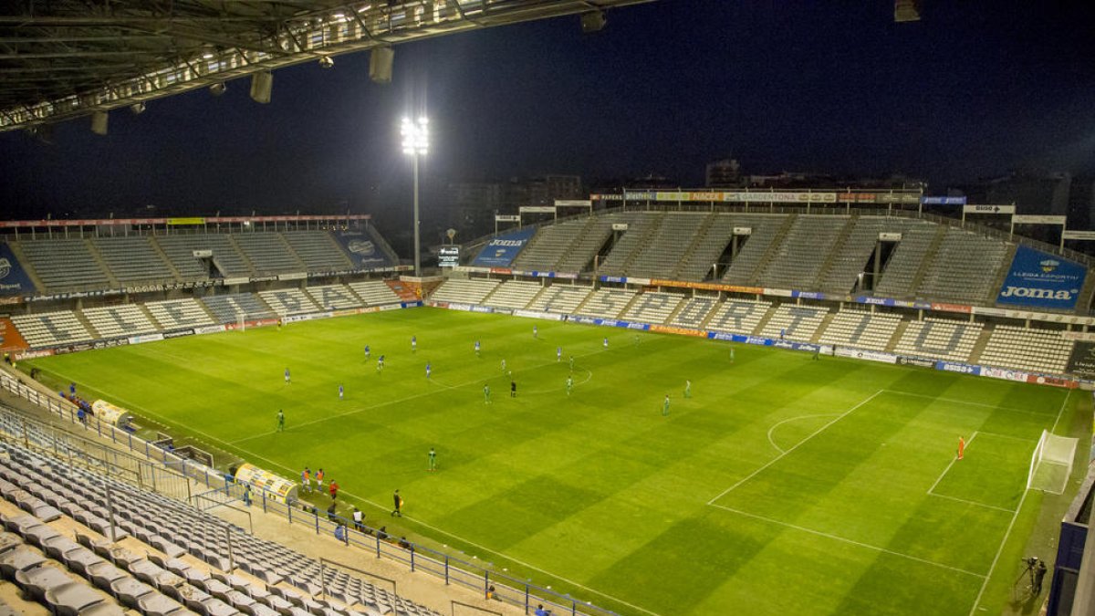 Imatge del Camp d’Esports durant un partit oficial del Lleida Esportiu.