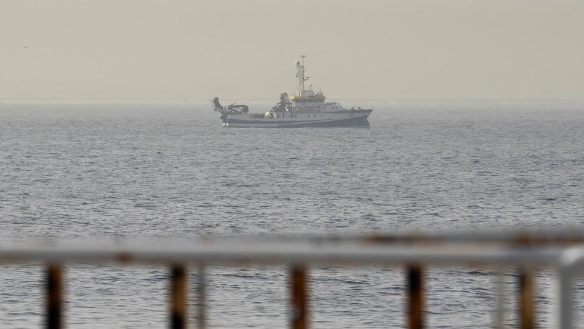 El buque del Instituto Español de Oceanografía (IEO) Ángeles Alvariño este jueves durante el rastreo