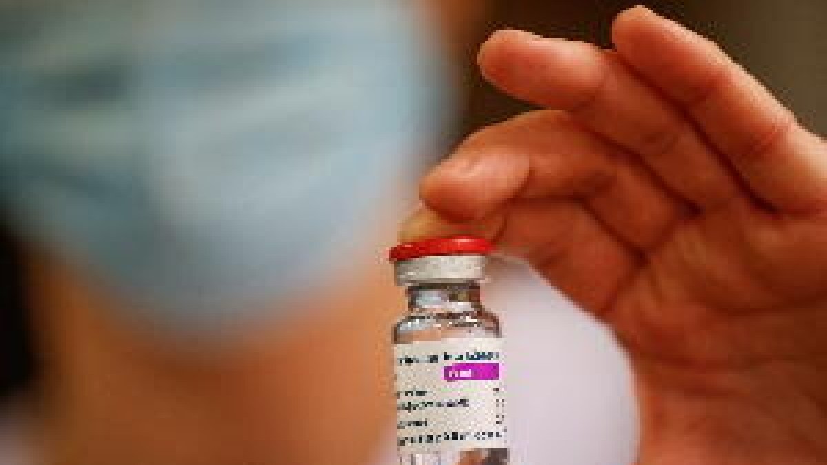 La vacuna de AstraZeneca es prova per primera vegada en infants i adolescents