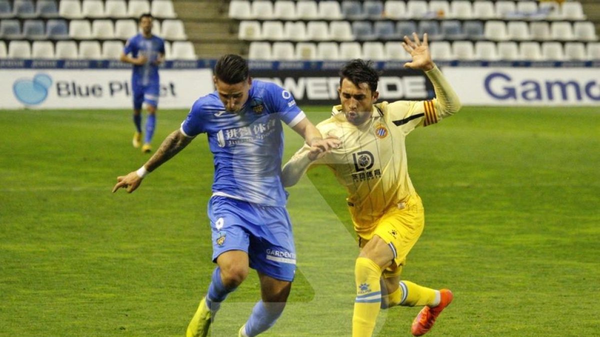 Albert Esteve prohibeix fer declaracions a Molo i els jugadors després de caure davant de l'Espanyol B (0-3)