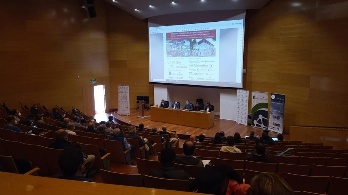 El proyecto para el aprovechamiento geotérmico en Aran, presentado ayer en el campus de Cappont.