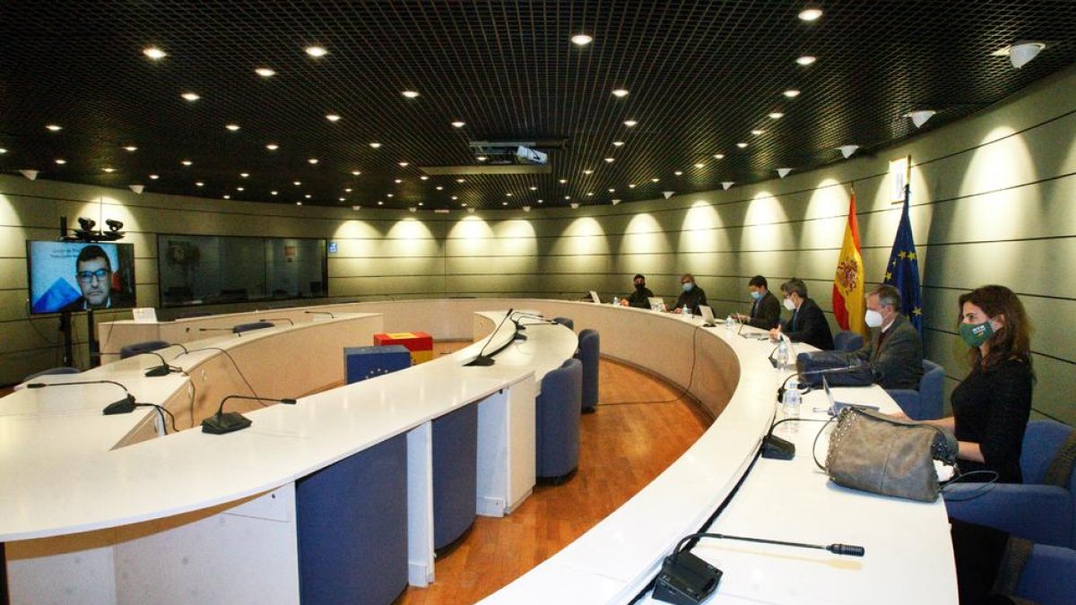 Reunión de representantes de Moncloa con las principales organizaciones de autónomos, ayer.