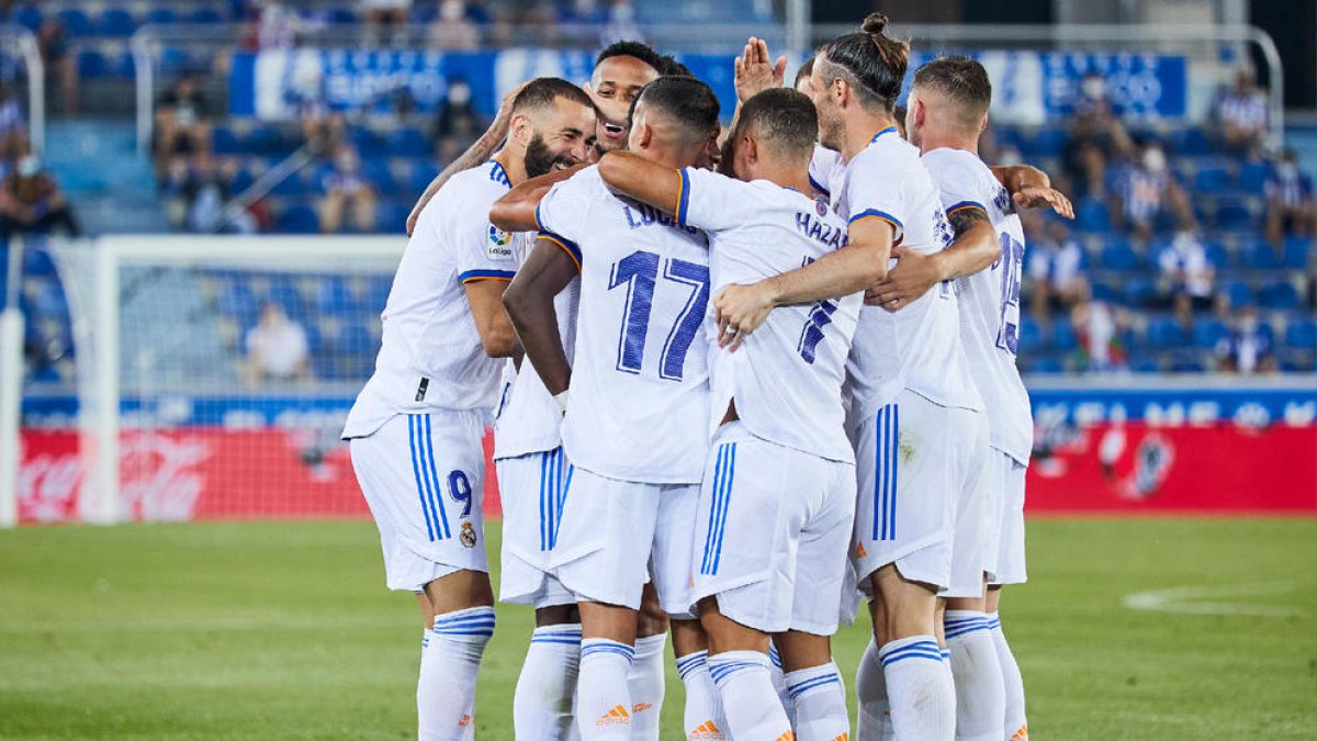 Jugadors del Madrid celebren un dels gols.