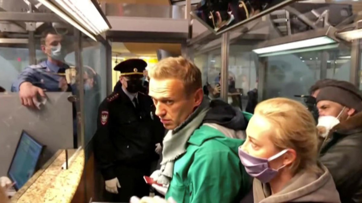 Navalni y su mujer a su llegada a Moscú el domingo.