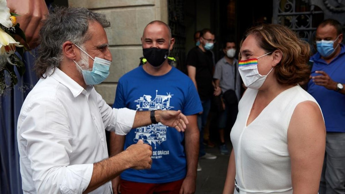 Cuixart va sortir en defensa de Colau, que no va poder contenir les llàgrimes al ser xiulada al pregó.