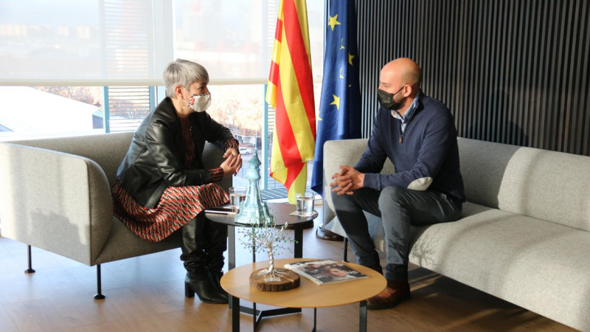 Ciuró, ayer con el padre de la niña asesinada en Sant Joan Despí. 