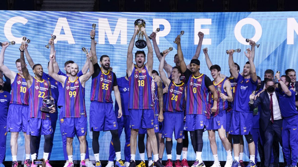 El lleidatà Pierre Oriola va aixecar, com a capità blaugrana, la primera copa de l’era Jasikevicius i davant de l’etern rival, que defensava corona.