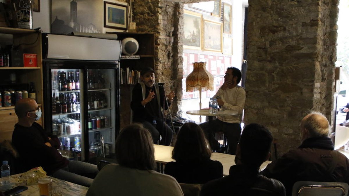 Jaume Capdevila y Marc Charles, ayer durante la presentación de ‘Cavalls salvatges’.