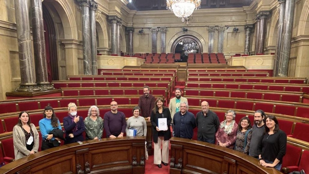 Representantes del CEESC con Laura Borràs, el viernes. 