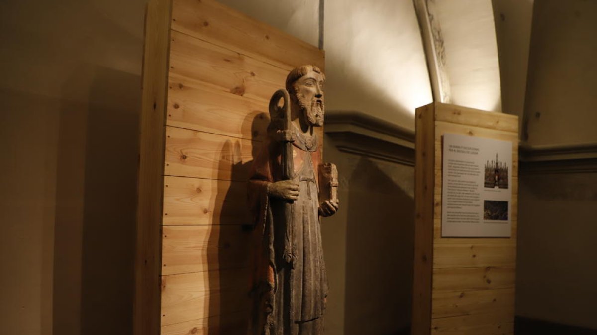 La nueva escultura de Sant Antoni Abat ya puede verse en el coro de la antigua iglesia del Museu.