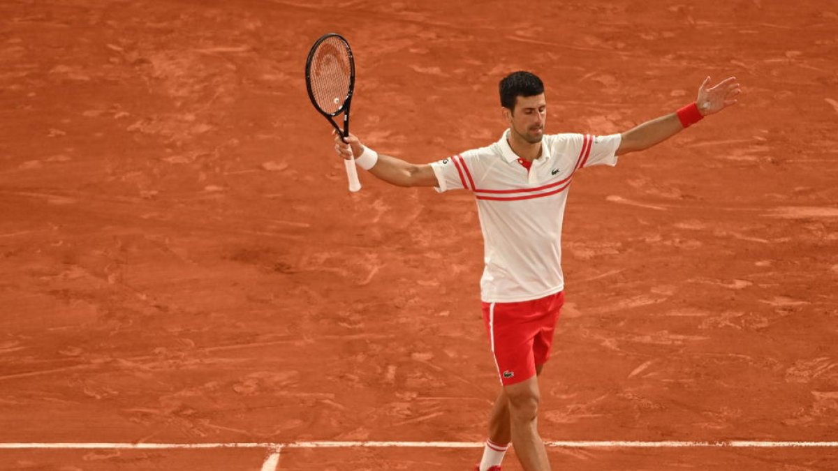 Djokovic remunta Tsitsipas i conquereix el seu segon Roland Garros