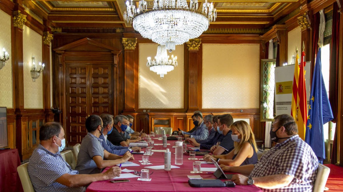 Reunió ahir de Boya i Crespín amb alcaldes a la subdelegació.