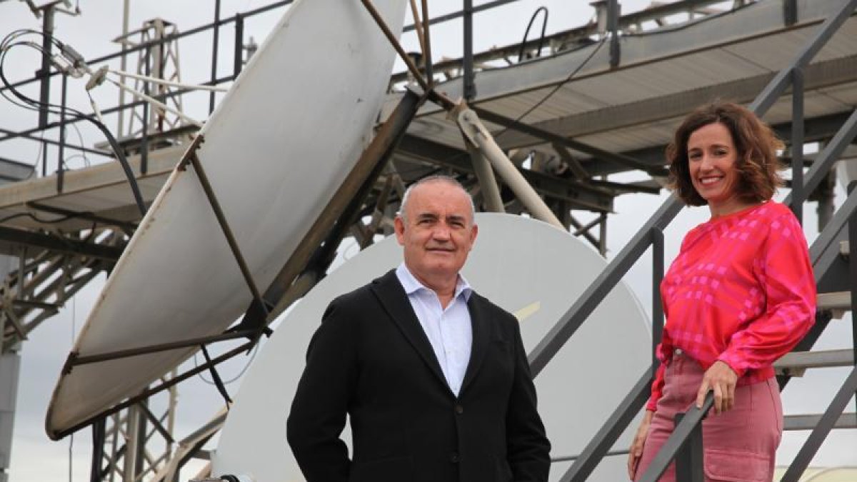 Albert Elfa i Ester Bertran aborden el futur de l’aeroport.