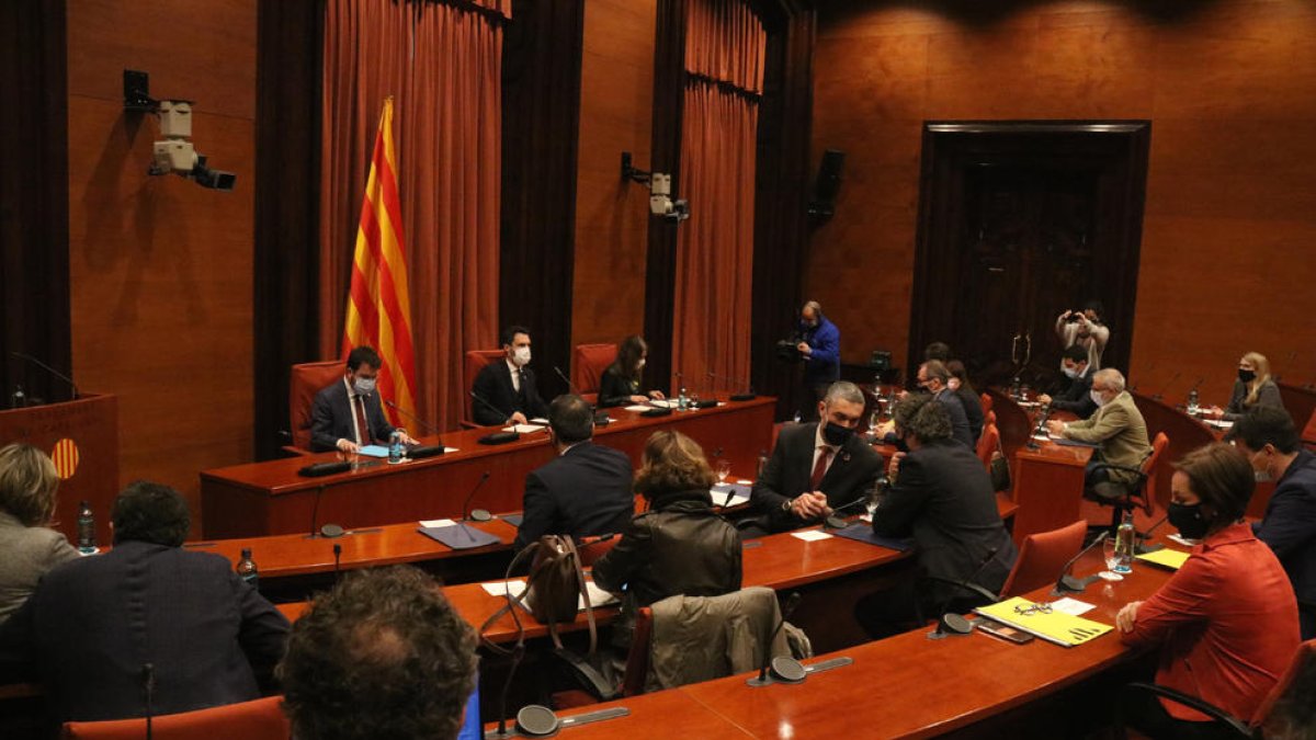 La taula de partits i Govern va acordar el divendres de la setmana passada traslladar les eleccions al 30-M.