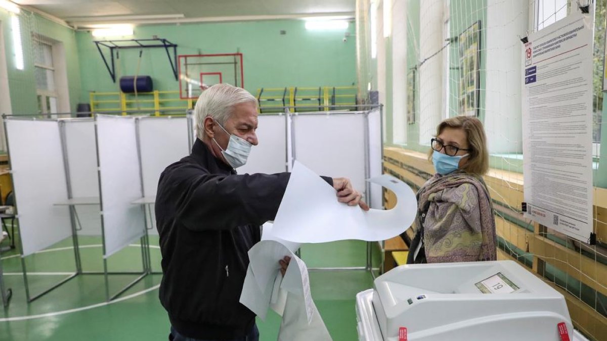 Los colegios electorales abrieron ayer y cerrarán mañana. 