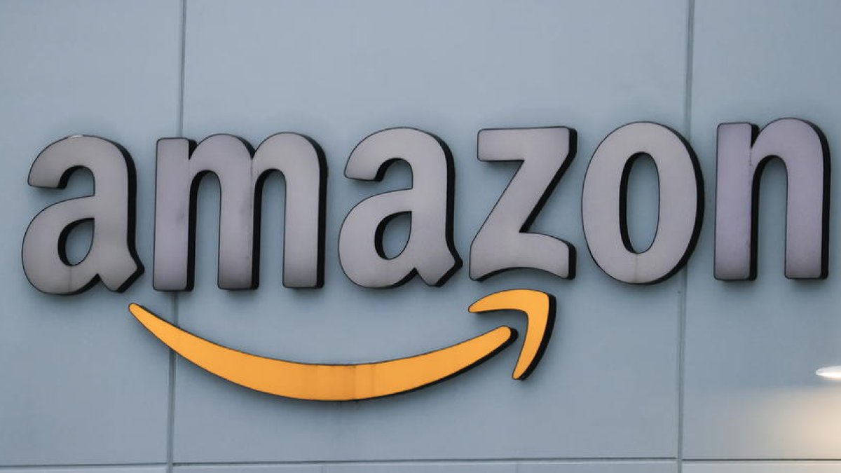 Amazon estudia l'obertura de grans botigues físiques